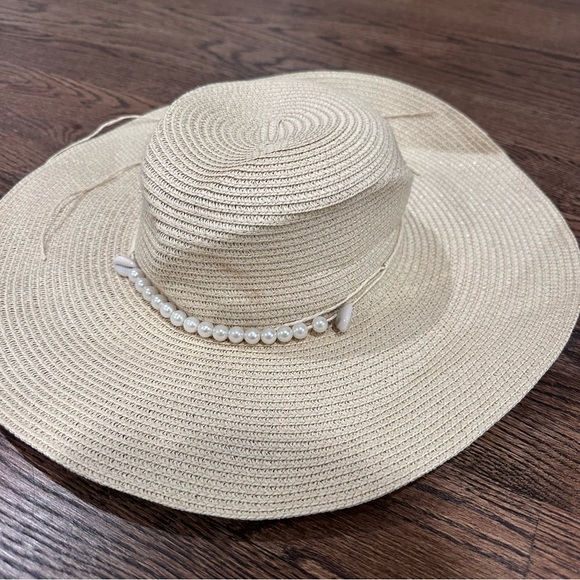Straw Sun Hat - Picture 1 of 2